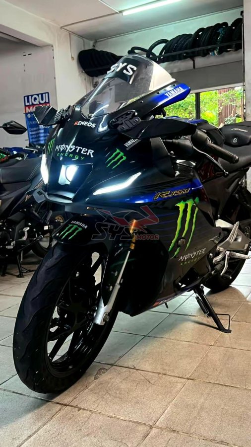 Yamaha R15M